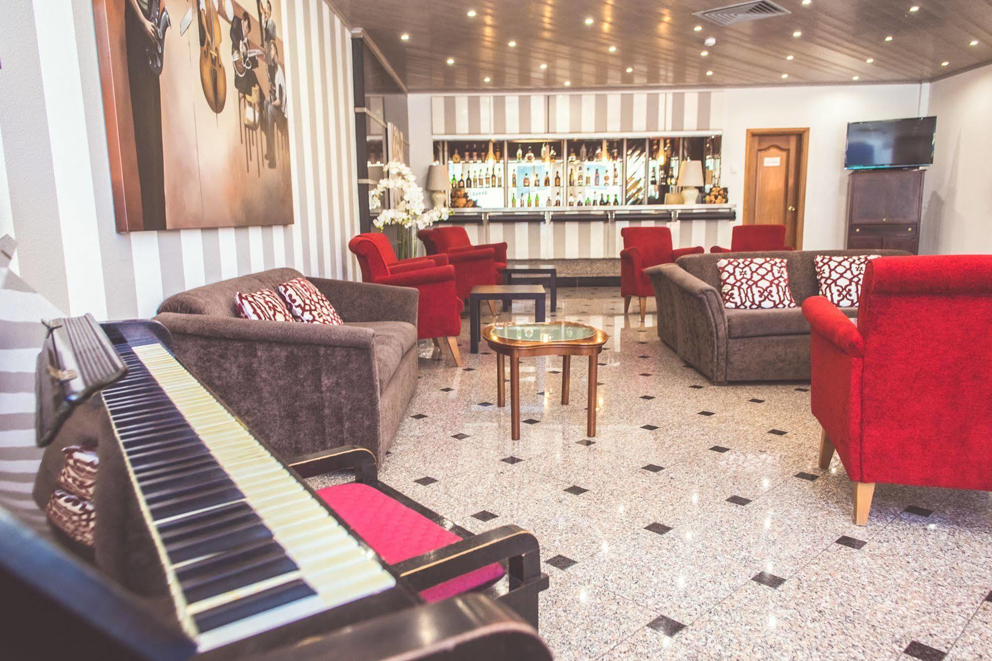 Hotel Cristal Caldas Калдас да Райна Екстериор снимка